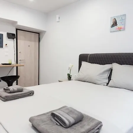 Brand New Urban Getaway Next To Megaro Mousikis Apartment *
