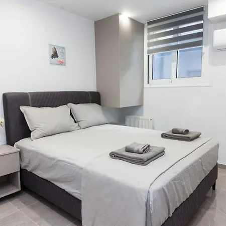 Brand New Urban Getaway Next To Megaro Mousikis *