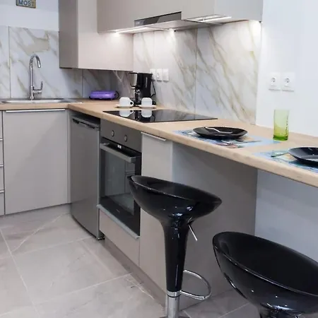 Brand New Urban Getaway Next To Megaro Mousikis *